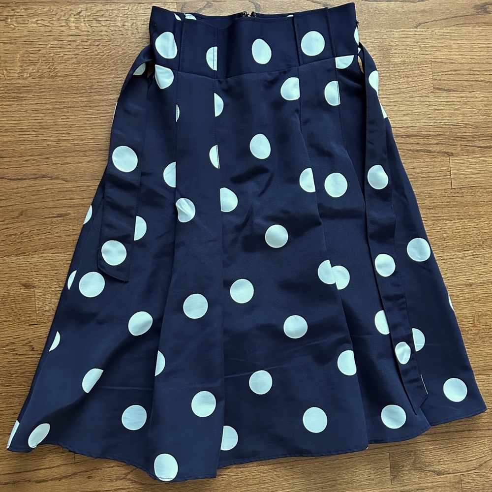 LIKE NEW Navy blue mid length polka dot skirt